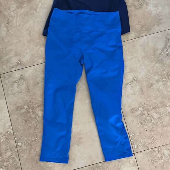 Fabletics workout set - Picture 2 of 5